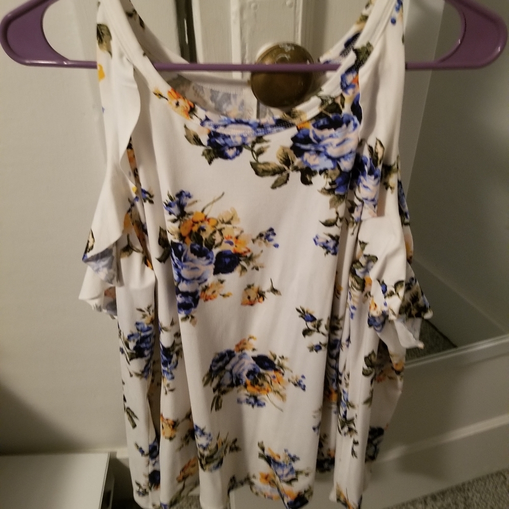 Cold shoulder floral print with ruffles Size L